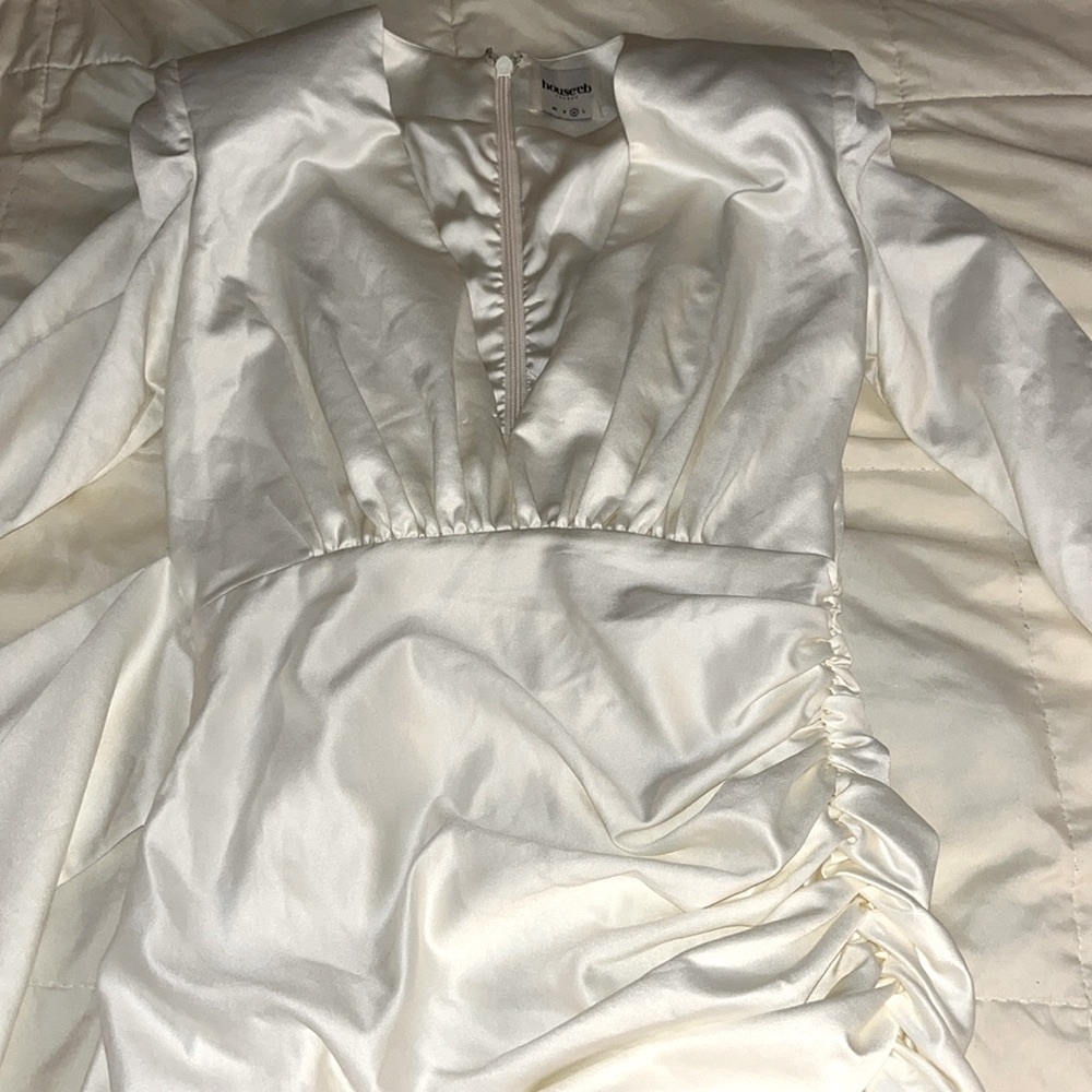 House of CB 'loana' Ivory Draped Satin Dress.
Size medium. - Picture 9 of 11